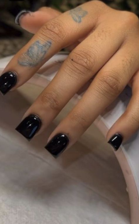 Basic Black Nails Acrylic, Short Classy Square Nails, Short All Black Nails, All Black Short Acrylic Nails, Super Short Black Nails, Short Black Nails Aesthetic, All Black Nails Short, All Black Nails Acrylic Short, Short Dark Nails Acrylic