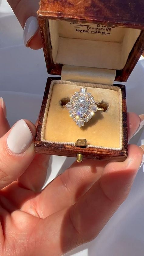 Big Engagement Ring Gold, Big Wedding Rings Expensive Gold, Unique Engagement Rings Big, Large Engagement Rings Vintage, Old Wedding Rings Vintage, Old Hollywood Engagement Ring, Old Money Wedding Ring, Antique Engagement Rings Vintage 1920s, 1920 Engagement Ring