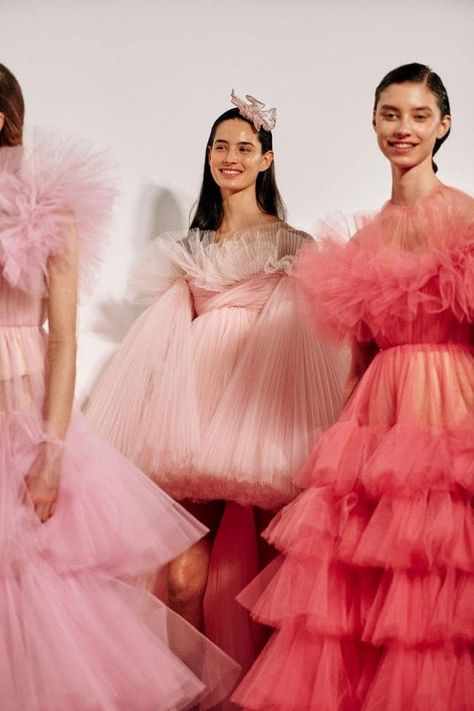 Tulle Skirts, Giambattista Valli Couture, Mode Editorials, 2019 Couture, Collection Couture, Bohemian Mode, Couture Mode, Vogue Australia, Pink Dresses