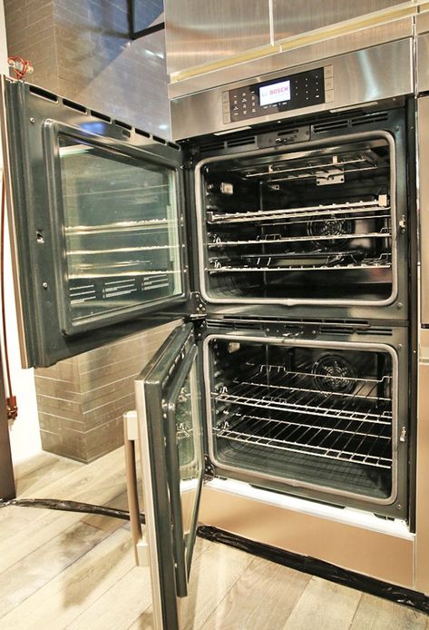 Bosch reveals revamped appliance line at Design and Construction Week 2014 (pictures) - CNET Barndo Plans, Accessible Kitchen, Stimulus Check, Desain Pantry, Maple Kitchen, Outdoor Kitchen Appliances, Chefs Kitchen, Kitchen Redo, Commercial Kitchen