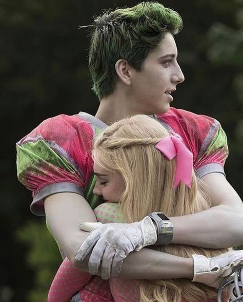 Milo And Meg, Zombies Disney, Zombie Wallpaper, Meg Donnelly, Alien Ship, Zombie Disney, Zombie Movies, Zombie 2, Disney Stars