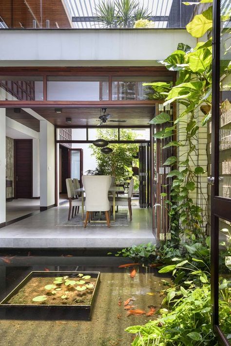 Modern South Indian House Design, South Indian House Interiors, Modern Indian House Design, South Indian House Design, South Indian House, Indian House Design, Kolam Koi, Modern Tropical House, Modern Courtyard