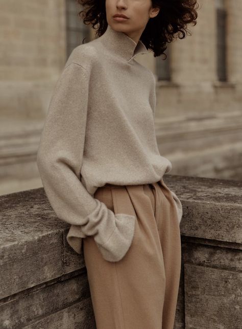 August Fashion, Minimal Stil, Beige Hose, Minimalist Moda, Beige Outfit, Amazing Fashion, Looks Street Style, Cooler Look, Mode Masculine