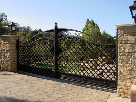 Entrance Gates Driveway, Metal Driveway Gates, Wrought Iron Front Door, Ranch Gates, Garden Gates And Fencing, Welding Design, Modern Entrance Door, House Main Gates Design, Front Gate Design