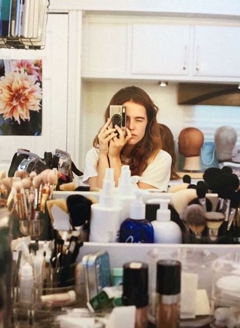 Makeup Trailer, Quick Makeup Routine, Cole Sprouse Funny, Contour And Highlight, 5 Minute Makeup, Taylor James, Jane Watson, Zoey Deutch, Kkw Beauty