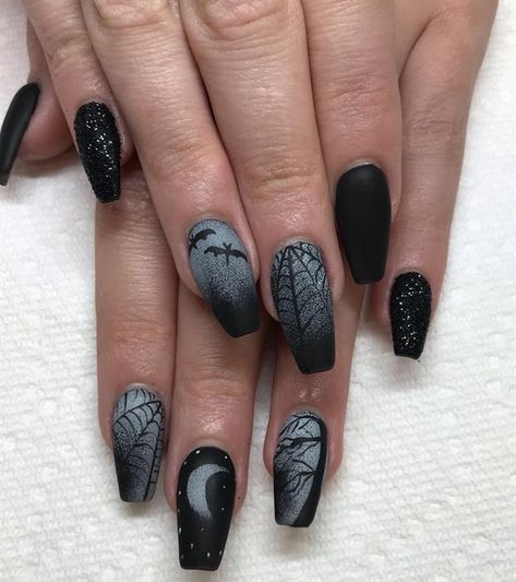 Day 286: Black Magic Nail Art Magic Nail Art, Nail Art Halloween, Themed Nails, Witchy Nails, Halloween Acrylic Nails, Cute Halloween Nails, Magic Nails, Gothic Nails, Goth Nails