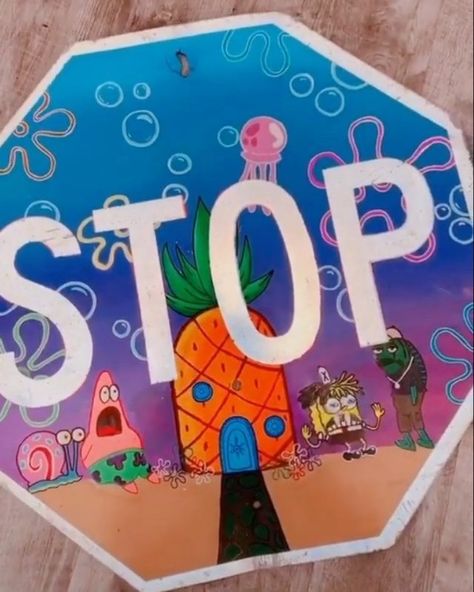 Trippy Stop Sign Painting, Painted Stop Sign Trippy, Stop Signs Painted, Tiktok Painting, Street Sign Art, Painted Records, Indie Drawings, Trippy Painting, Hippie Painting