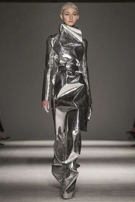 gareth pugh Haute Couture, Gareth Pugh, Couture, Runway Photography, Sculpture Fashion, News Photography, Sculptural Fashion, Space Fashion, 3d Fashion