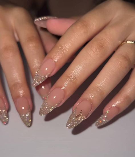 Crystal Glitter Nails, Nails For Prom Gold, Classy Sparkly Nails, Coffin Gold Nails, Nails For Champagne Dress, Soft Color Nails, Light Gold Nails, Cute Nails With Gems, Glam Nail Ideas