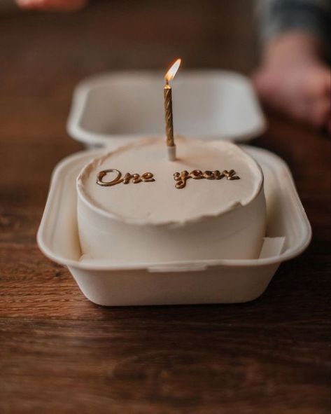 Mini Cake For Anniversary, Anniversary Bento Cake Ideas, Anniversary Cake Aesthetic, 1st Anniversary Cake, Smile Tips, Happy Anniversary Cake, Simple Birthday Cake Designs, Small Birthday Cakes, Happy Anniversary Cakes