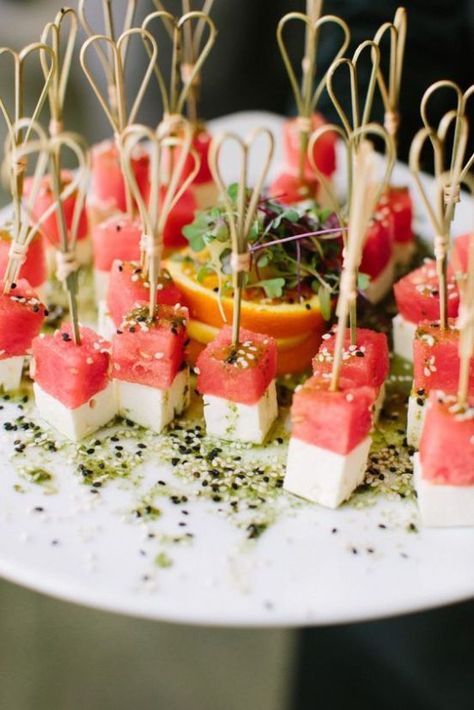 27 Delicious Spring Wedding Appetizer Ideas Ideas Para Catering, Bridal Shower Appetizers, Shower Appetizers, Bite Size Food, Wedding Appetizers, Watermelon And Feta, Reception Food, Wedding Reception Food, Gin Fizz