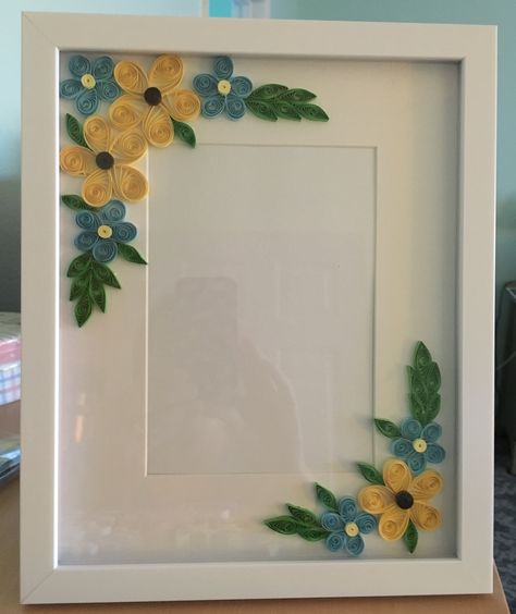 Picture frame. Quilling Photo Frames, Diy Quilling Crafts, Photo Frame Crafts, Frame Flower, Paper Quilling Cards, Anniversary Frame, Paper Quilling Jewelry, Quilling Work, Paper Quilling Patterns