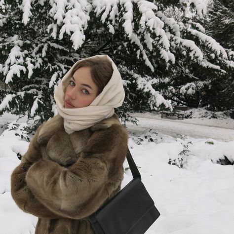 Slavic Street Style, Eastern European Aesthetic Fashion, Slavic Style Fashion, Russian Women Style Winter, Turkish Winter Outfits, Russian Fur Hat Outfit, Russian Girl Aesthetic Outfit, Russian Outfit Women, Slavic Girl Outfit