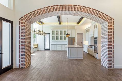 Indoor masonry, brick arch Archway Interior, Kitchen Archway, Archways In Homes, Brick Archway, Interior Brick, Brick Interior Wall, Brick Interior, Brick Arch, Brick Kitchen