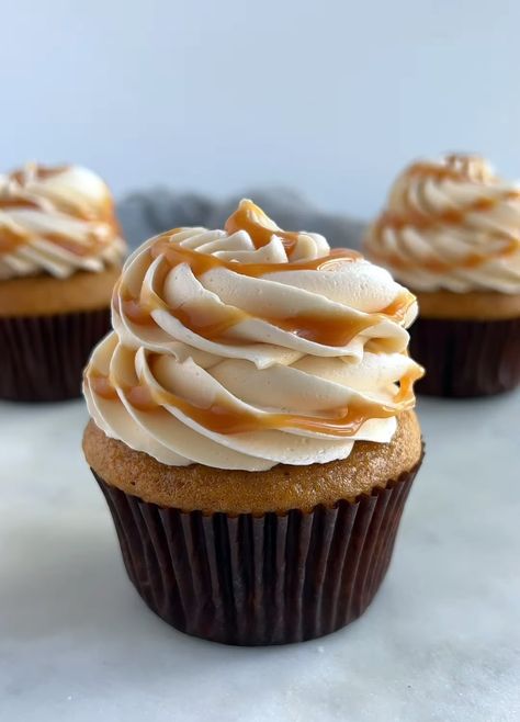 Caramel Cupcakes Recipe, Lemon Raspberry Cupcakes, Boston Cream Cake, Caramel Buttercream Frosting, Pumpkin Cupcake Recipes, Buttercream Frosting Cake, Caramel Pumpkin, Salted Caramel Cupcakes, Pumpkin Cupcake