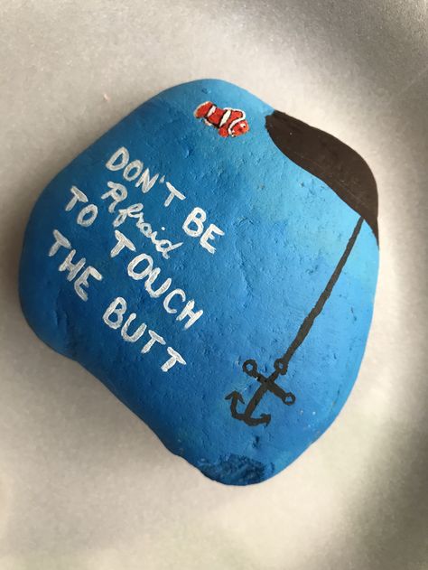 Don't be afraid to touch the butt . Disney themed rock painting idea for our little community. Finding Nemo Movie Painted Rocks, Disney Rock Painting Ideas Easy, Cute Rock Painting Ideas Easy Disney, Nemo Rock Painting, Rock Painting Ideas Disney, Disney Painted Rocks, Disney Rock Painting Ideas, Disney Rock Painting, Rock Finding