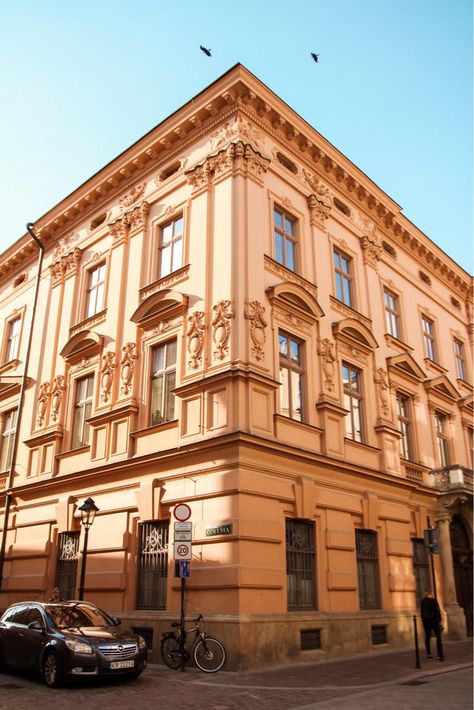 Street Corner Reference, Street Corner Aesthetic, Corner Building, Roof Cap, Roof Edge, Building Photography, Classic Villa, Weird Dreams, Photo Reference