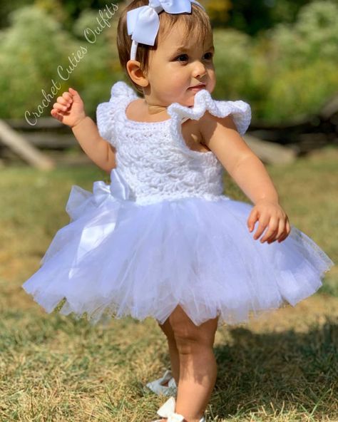 Beautiful crochet tutu dresses available in several colors. Several sizes available 😍🤗 #newbornphotoprop #newborn #babygift #tejidosdebebe #worldwideshipping #supportsmallbusiness #babyclothing #babyboutique #babydesigns #croche #newbornphotoprop #newborn #babyfashionista #crochetcutiesoutfits #instacrochet #babyphotoprops #instadaily #momtobe #momlife #craftlove #crochetersofinstagram #crocheter Newborn Baby Dresses, 1st Birthday Tutu, Tutu Birthday, Crochet Baby Dress Pattern, Birthday Tutu Outfit, Girls Tutu Dresses, Crochet Things