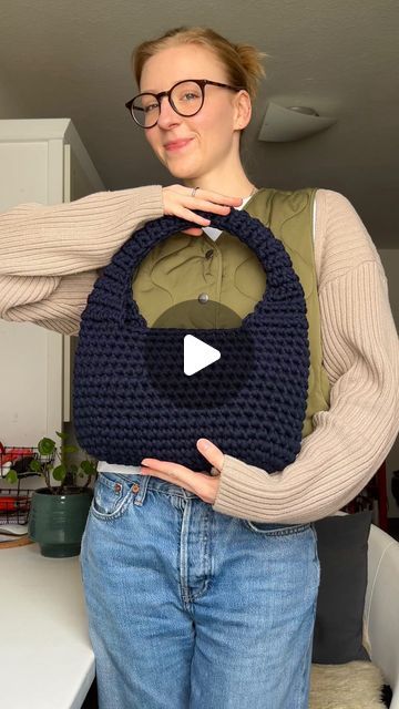 Crochet Bag Tshirt Yarn Free Pattern, Crochet Bag Outfit, Crochet Pieces, Handmade Crochet Bags, Recycled Yarn, Chunky Crochet, Crochet Tops, T Shirt Yarn, June 22