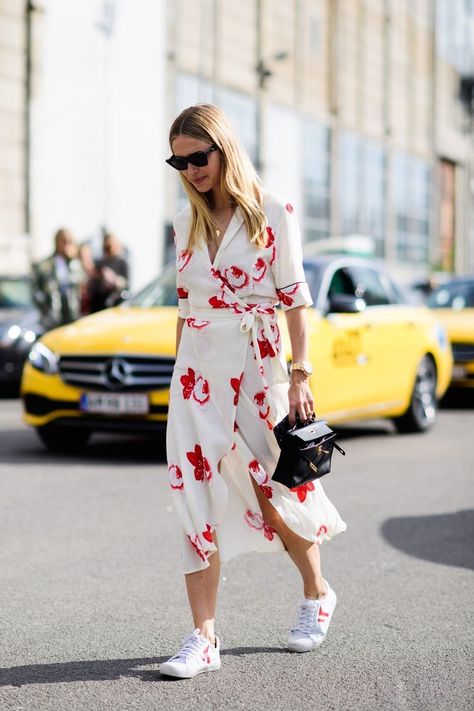 Floral dress with white sneakers for a work outfit inspired by street style. Visit Daily Dress Me at dailydressme.com for more inspiration                               women's fashion 2018, midi dresses, floral dress, work outfits, street style, NY street style Fashion Weeks, Printemps Street Style, Sneakers Mode, Copenhagen Fashion Week, Mode Chic, Spring Street Style, Mode Inspo, Cool Street Fashion, 여자 패션