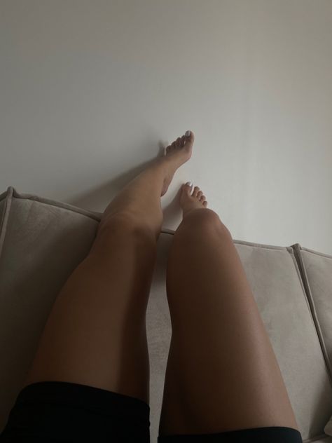 Legs Photography Bed, Satisfying Pictures, Cute Toe Nails, Cute Toes, Friend Photos, Clean Skin, Boyfriend Pictures, Toe Nails, Selfies