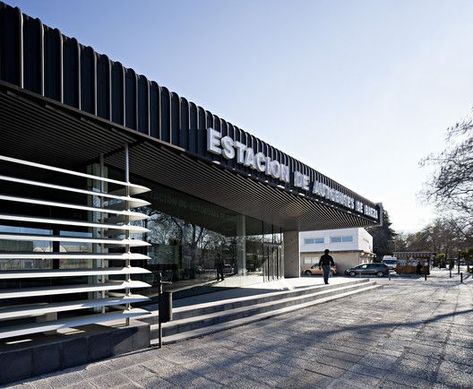 Galería de Estación de Autobuses de Baeza / DTR_studio arquitectos - 4 Lobby Interior Design, Interior Design Portfolios, Industrial Building, Subway Station, Dental Office Design, Bus Terminal, Lobby Interior, Healthcare Design, New Bus