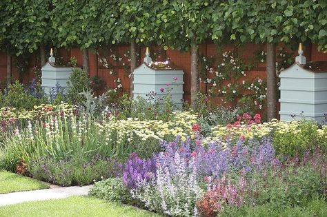 Happy little Bee's at The Fortnum & Mason Garden (Chelsea Flower Show) - how gorgeous Beehive Garden Design, Bee Hive Garden, Bee Garden Ideas, Beehives Garden, Beehive Garden, Bee Garden Design, Bee Yard, Honey Bee Garden, Formal Garden Design