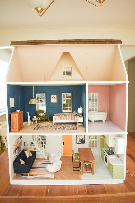 Links & Resources for Dollhouse Beginners — Martin Goes Mini Doll House Wood Diy, How To Build Dollhouse, Diy Dollhouse Inspiration, Building Doll Houses, Refinishing Dollhouse, Dolls House Upcycle, Dollhouse Layout Floor Plans, Dollhouse Painting Ideas, Diy Dollhouse Bedroom