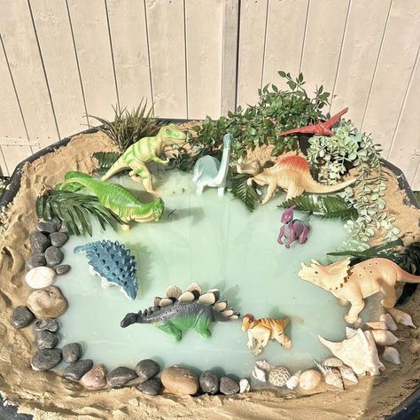 Water Tray Ideas Eyfs, Dinosaur Small World, Different Dinosaurs, Tuff Tray Ideas Toddlers, Summer Crafts For Toddlers, Diy Sensory Board, Toddler Sensory Bins, Dinosaur Birthday Party Invitations, Dinosaur Play