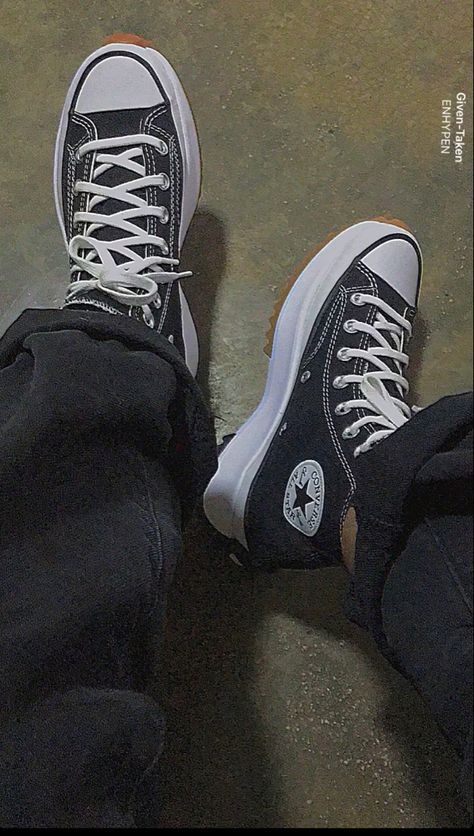 Converse Run Star Hike sneakers - kpop - historias ig Han Jisung Converse, Converse Hike Outfit, Kpop Converse, Star Hike Converse Outfit, Converse Star Hike, Converse All Star Outfit, Converse Run Star Hike Outfit, Run Star Hike Converse, Zapatillas All Star