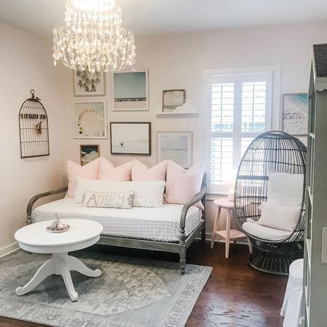 Girls Hangout Room Ideas, Teenager Hangout Room Ideas, Teen Lounge Rooms, Playroom/guest Room, Hangout Room Ideas, Teen Hangout Room, Rain Room, Teen Hangout, Playroom Makeover