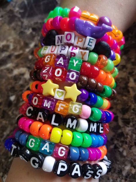 Some Singles. Indie Bracelets, Rave Bracelets, Pulseras Kandi, Photographie Indie, Letter Bead Bracelets, Diy Kandi Bracelets, Pony Bead Bracelets, Diy Kandi, Kandi Kid