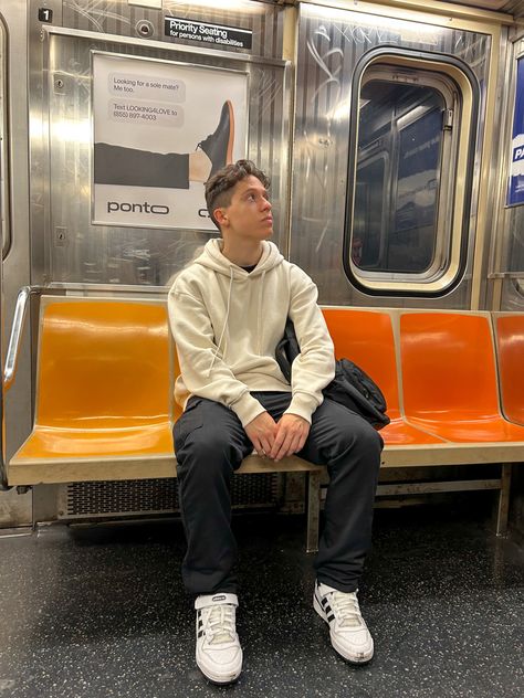 Adidas Outfit Men, Adidas Forum Low, Forum Low, Minimalist Fashion Men, Spring Outfits Men, Adidas Forum, Outfit Streetwear, Outfits Hombre, Nyc Subway