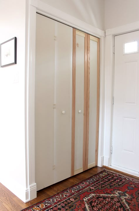 Adding Moulding to Inside Out Bi-Fold Doors – Project Palermo Acordian Doors, Flip House Ideas, Old Closet Doors, Bifold Doors Makeover, Glass Bifold Doors, Bi Fold Doors, Diy Closet Doors, Laundry Makeover, Door Makeover Diy