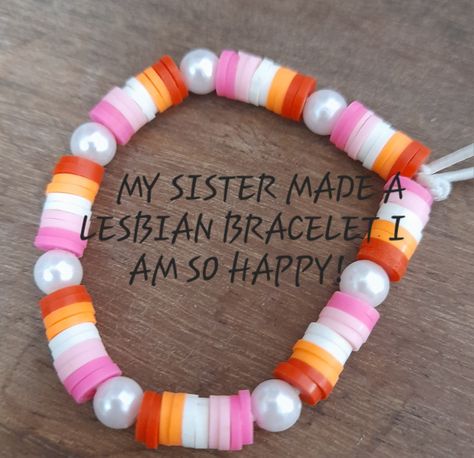 Lesbian Clay Bead Bracelet, Lgbtq Clay Bead Bracelet, Pride Friendship Bracelet Beads, Clay Bead Bracelet Ideas Pride, Lesbian Beaded Bracelet, Lesbian Jewelry Diy, Heartstopper Bracelet Ideas, Pride Bracelet Diy, Bi Bracelet