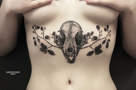 underbust tattoo Spooky Stomach Tattoos, Witchy Underbust Tattoo Ideas, Spooky Underboob Tattoo, Witchy Underboob Tattoo, Underbust Tattoo Ideas, Goth Sternum Tattoo, Skull Chest Tattoo, Witchy Chest Tattoo, Underbust Tattoo