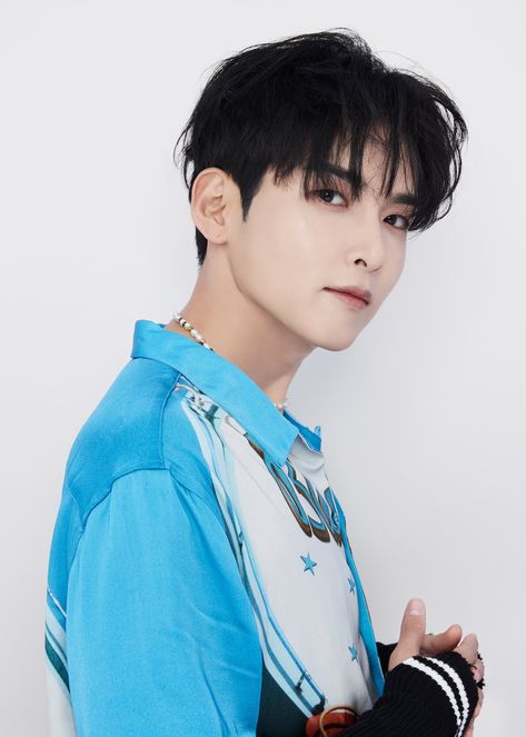 SMTOWN on Twitter: "2022 Winter SMTOWN : SMCU PALACE - ID Portrait Image ➫ 2022.12.26 6PM (KST) #SMTOWN2023 #SMCU_PALACE #2022_WINTER_SMTOWN #SMTOWN #SMTOWN_LIVE #SMCU #SUPERJUNIOR #RYEOWOOK https://t.co/89UyKQZZgR https://t.co/nYPKy5wNlr" / Twitter Kim Ryeowook, Kpop Comeback, Sm Town, Winter Photo, Portrait Images, The Little Prince, Super Junior, Girls Generation, Korean Singer