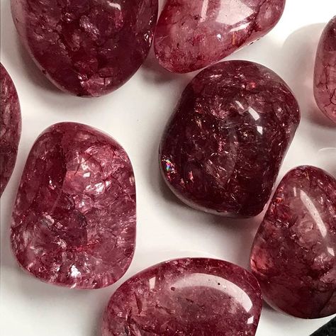 Red Crystals Aesthetic, Red Crystals Stones, Gemstones Aesthetic, Rainy Vibes, Red Crackle, Crackle Quartz, Yoga Spiritual, Crystal Aesthetic, Pretty Rocks