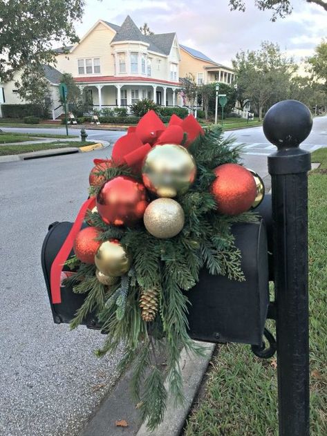 Mail Box w/ instructions  http://www.hometalk.com/33240404/decorate-your-mailbox-for-christmas Mailbox Decorations For Christmas, Christmas Mailbox Decorations, Christmas Mailbox, Mercury Glass Diy, Faux Christmas, Mailbox Decor, Mercury Glass Christmas Ornaments, Weekend Crafts, Christmas Decorations Diy Outdoor