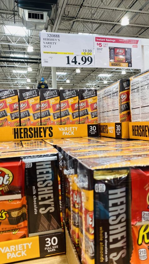 Costco Is Selling A Hershey's Variety Pack With 30 Full Size Candy Bars For Less Than $15! Full Size Candy Bars Halloween, Shopping Food Stuff, Snacks Walmart, Food Varieties, Filipino Snacks, Bulk Shopping, Costco Shopping, Cheesy Dip, Organic Snacks