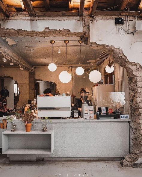 Vintage Cafe Design, Industrial Coffee Shop, Vintage Coffee Shops, Coffee House Design, Industrial Cafe, Rustic Cafe, Bakery Design Interior, Kouign Amann, Cafe Concept