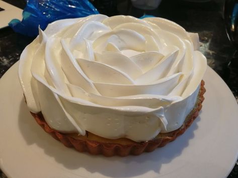 Lemon Meringue “Rose” Pie | Peta Leith. Piped Whipped Cream On Pie, Rose Pie, Pie Decoration, Pies Art, Dried Lentils, Moms Birthday, Lemon Meringue Pie, Thanksgiving Dishes, Lemon Tart