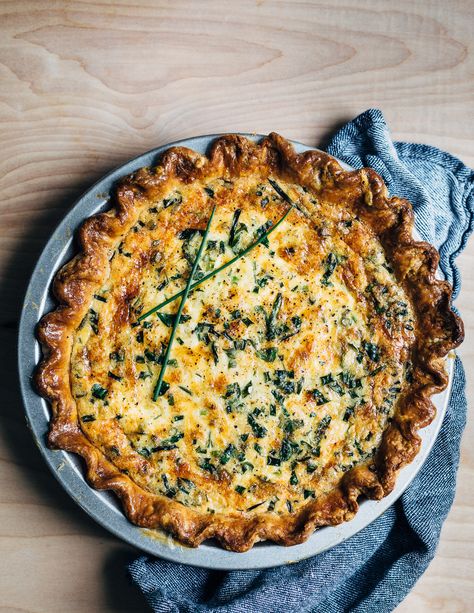 Vegetarian Chive and Cheddar Quiche | Brooklyn Supper Vegetarian Quiche, Asparagus Quiche, Chunky Chef, Easy Quiche, Cheesy Spinach, Crumble Pie, Frozen Pie Crust, Bacon Quiche, Spinach Quiche