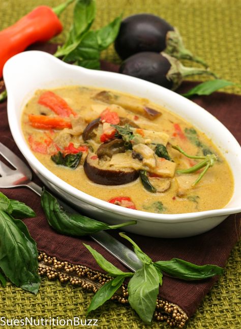 Thai Red Curry with Grilled Eggplant Eggplant Moussaka, Thai Eggplant, Red Curry Recipe, Dhal Recipe, Eggplant Curry, Mexican Side Dishes, Grilled Eggplant, Vegan Main Dishes, Asian Dishes