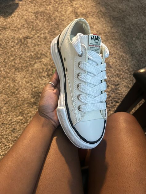 Mason Mahira Shoes, White Mihara, Trendy Shoes Sneakers, Nike Shoes Girls, Pretty Shoes Sneakers, Kicks Shoes, Jordan Shoes Retro, Shoe Wishlist, Hype Shoes