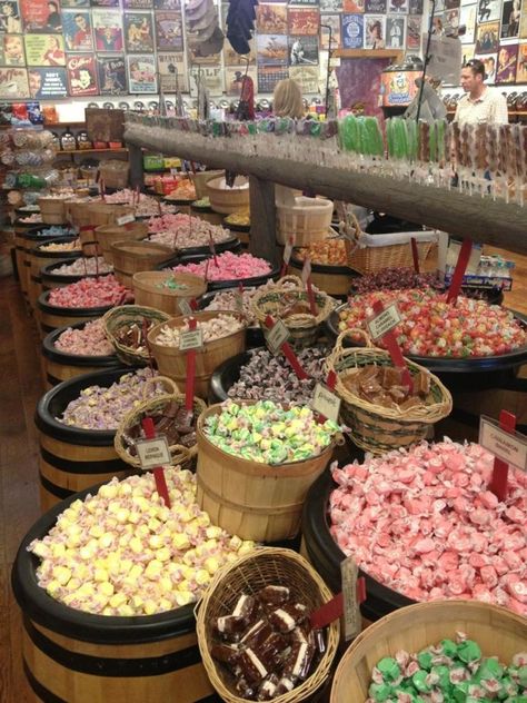 Irish Cream Truffles, 80s Candy, 90s Snacks, Candy Store Display, Candy Stores, Fudge Shop, Cacao Fruit, Best Homemade Ice Cream, Country Stores