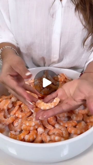 Jenny Martinez on Instagram: "5 must do’s to cook perfect shrimp!!  My dad secrets passed down to all you!! He was known in Mexico to make really good cócteles!! And my dad always says you need to follow these important steps to not have mushy shrimp. Cooking the shirmp in its shell is the best way to preserve its flavor. Liste lo to rest to impress your family and friends!!! Listo and Enjoy!!!  #shrimp #lent #season #howto #must #secret #cooking" How To Prepare Cooked Shrimp, Yum Yum Shrimp Recipe, Shrimp Recipe Videos, Leftover Cooked Shrimp Recipes, Fish Casseroles, Cooking Raw Shrimp, Shrimp Cooking, Quick Shrimp Recipes, Fish Casserole