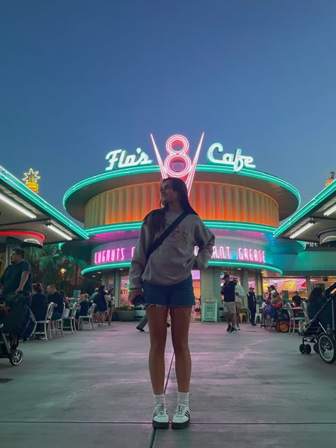 girl in front of V8 diner at Cars Land Disneyland Ride Pictures, Outfits To Disneyland, Orlando Pics Ideas, Poses For Disney Pictures, Disney California Adventure Photo Ideas, Disneyland Instagram Pictures, L A Aesthetic, Disneyland Poses, Disneyland California Pictures