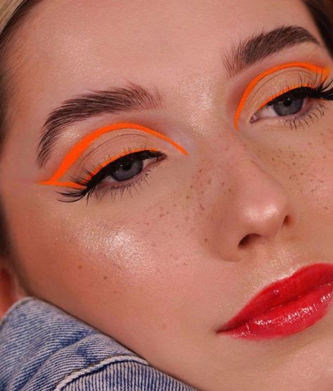 Colorful Eye Makeup Eyeliner, Neon Eye Makeup Simple, Graphic Eyeliner Yellow, Neon Eyeliner Makeup, Makeup With Colored Eyeliner, Neon Eye Makeup Looks, Simple Neon Makeup, Accent Eyeliner, Orange Liner Makeup