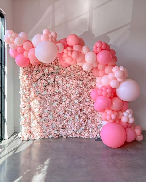 Celebrate the journey of your special graduate with a stunning balloon setup! 🎓✨ From the chic white lit-up block numbers of 2024 to the vibrant pink-toned balloon garland surrounding them, and our beautiful flower wall adorned with matching balloons, every detail celebrates their journey and achievement. Congratulations, graduate! 🎉 Pink Garland Balloon, Flower Wall With Balloons, Pink And White Balloon Arch, Block Numbers, Pink Balloon Garland, Balloon Arch Decorations, Balloons Decor, Pink Quince, Beautiful Balloons